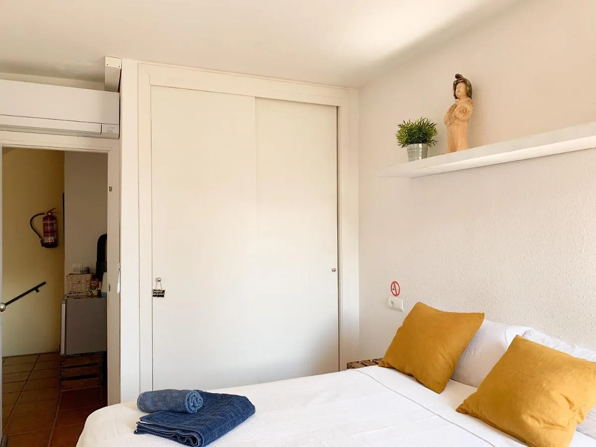 Habitacion Centrica Con Aire Acondicionado Bano Privado Nevera Cadaqués 0*,  İspanya