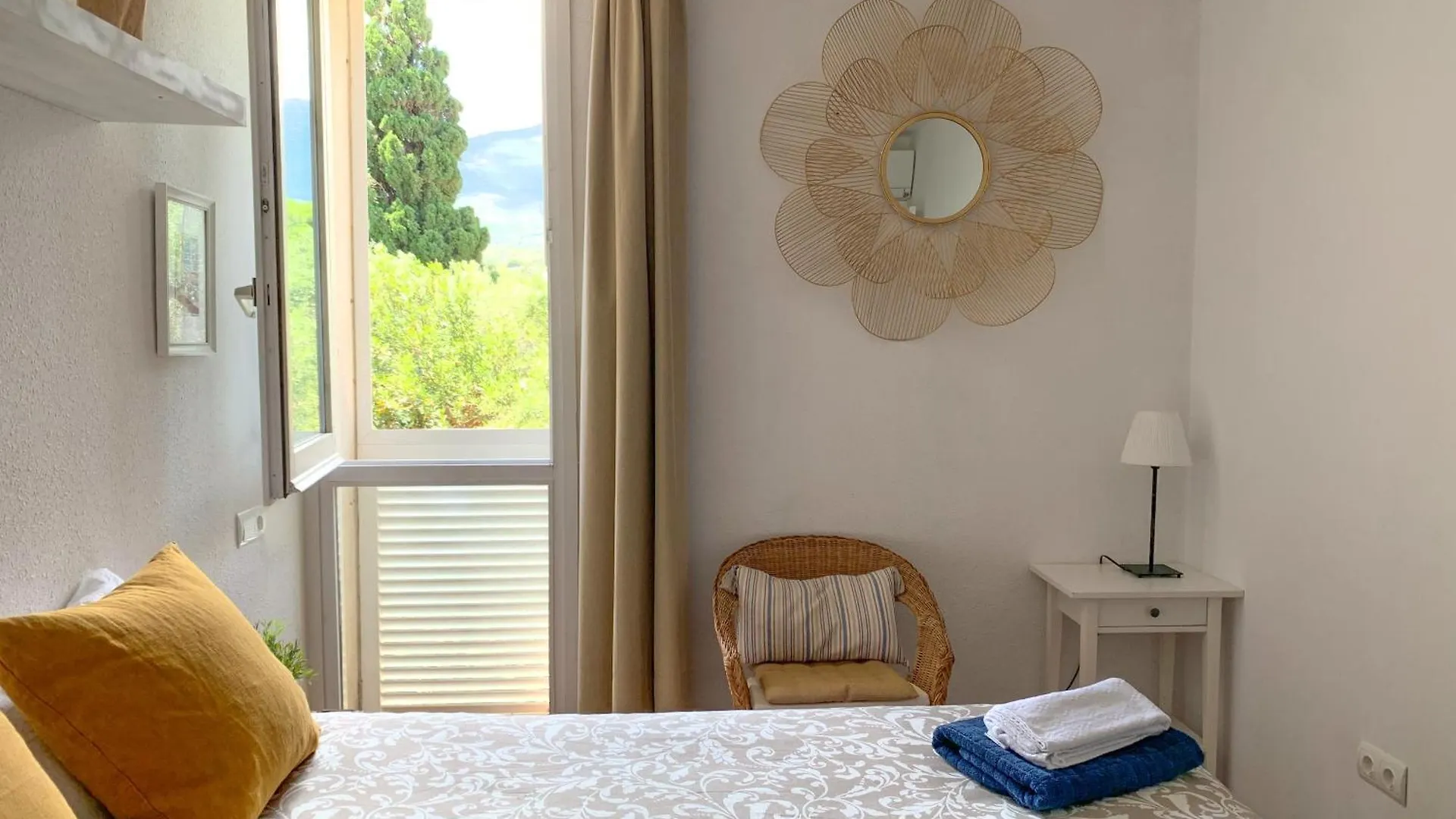 Habitacion Centrica Con Aire Acondicionado Bano Privado Nevera Cadaqués